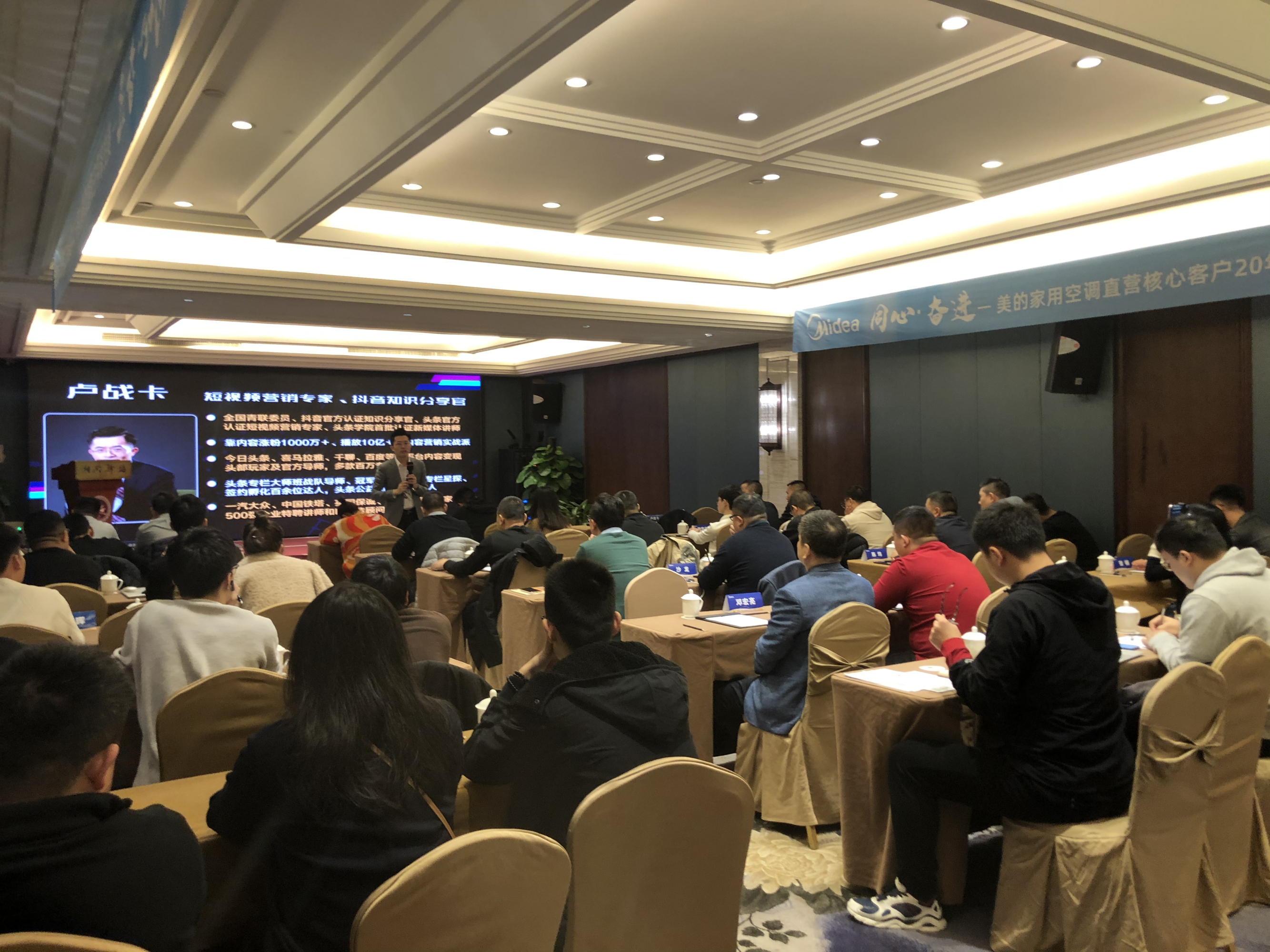 金年会亚洲首选-包含今晨欧联焦点战，犹他爵士主帅复盘，话题不断，赛程密集仍需轮换的词条