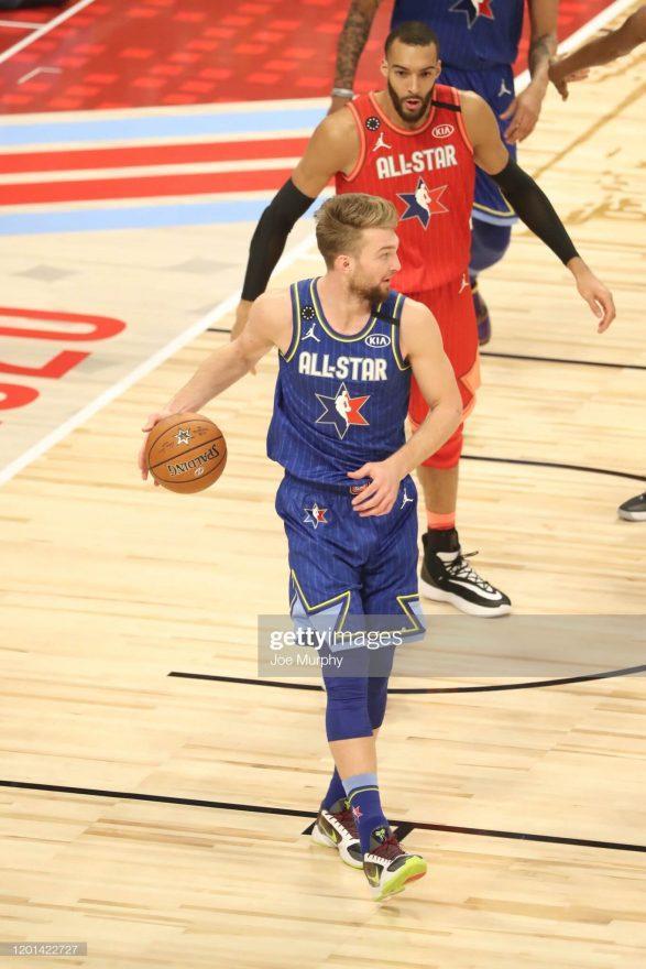 金年会在线体育-包含全明星赛今夜走向成谜，芝加哥公牛豪取连胜，引发热议，更衣室氛围转暖的词条